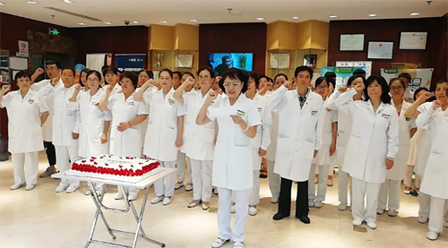 10慈銘體檢亮馬橋分院為在崗在職的醫師們慶祝“中國醫師節”.jpg 10慈銘體檢亮馬橋分院為在崗在職的醫師們慶祝“中國醫師節”.jpg