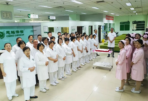 12慈銘體檢世紀城分院為在崗在職的醫師們慶祝“中國醫師節”.jpg 12慈銘體檢世紀城分院為在崗在職的醫師們慶祝“中國醫師節”.jpg