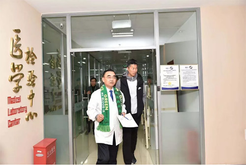 16中赫國(guó)安球員參加慈銘奧亞實(shí)驗(yàn)室.jpg 16中赫國(guó)安球員參加慈銘奧亞實(shí)驗(yàn)室.jpg